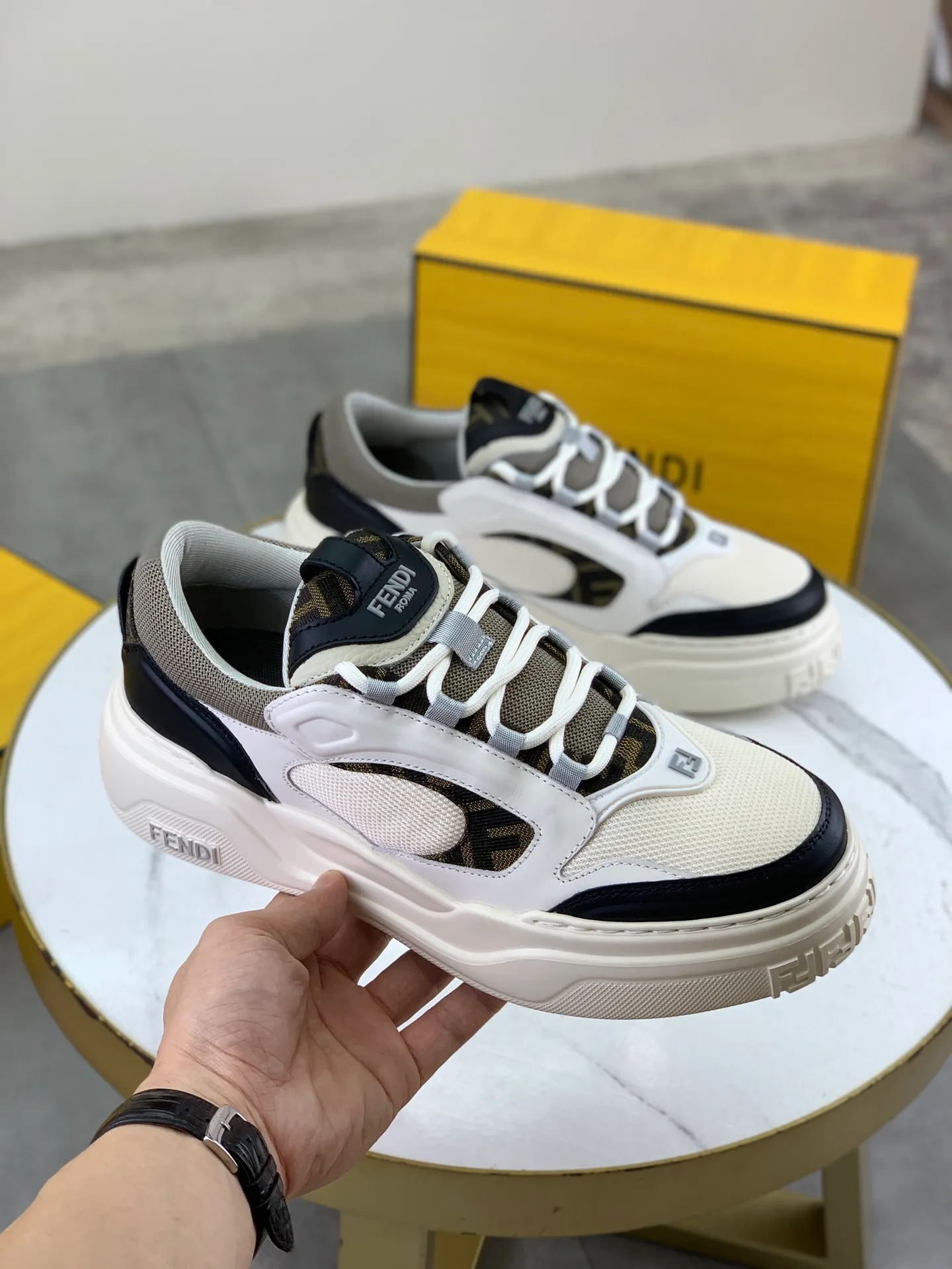 Men's Men's Shoes 💰P740 New Style 💰💎💎💎Summer Hot Style [FENDI Fendi] Top Version 🆕New slip-on sneakers, wavy soles engraved with original words. Embossed Fendi Flow lettering on the heel. The upper is made of high-end calfskin and breathable materials. Original lining with tone-on-tone details decorated with innovative handcrafting techniques. Ultra-light and wear-resistant TPU and IP foam soles, overall lightweight and comfortable. Size:39-44 (38 45 can be customized)